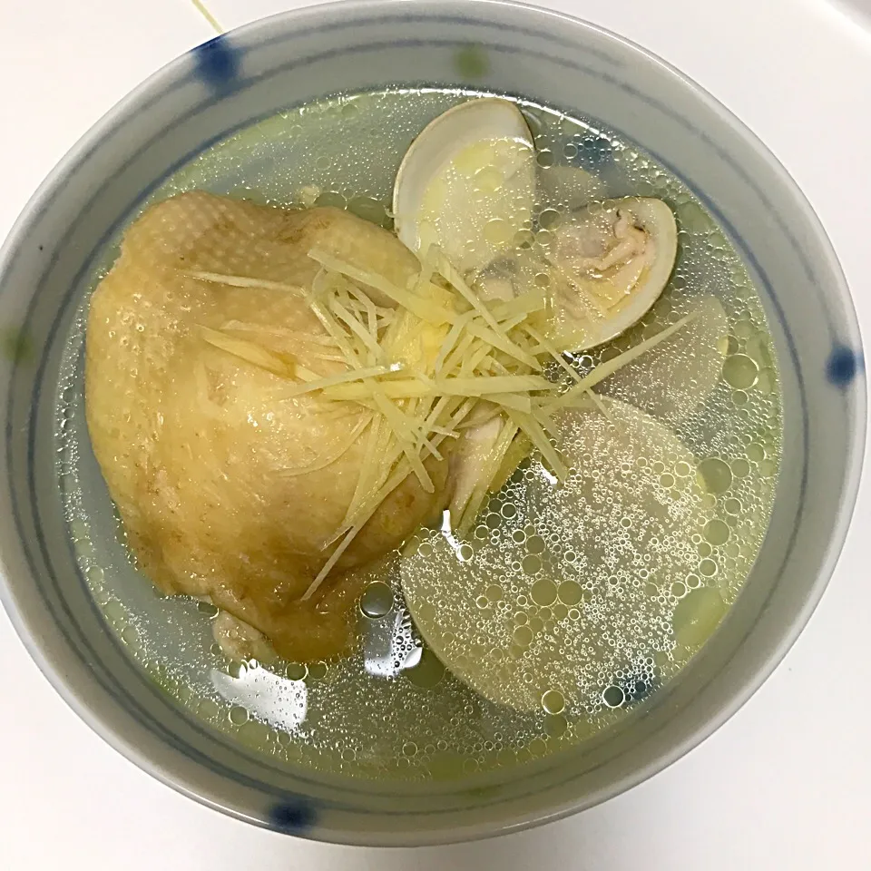 Snapdishの料理写真:ハマグリと鶏肉のスープ。蛤仔鶏湯 #台湾料理|こじさん