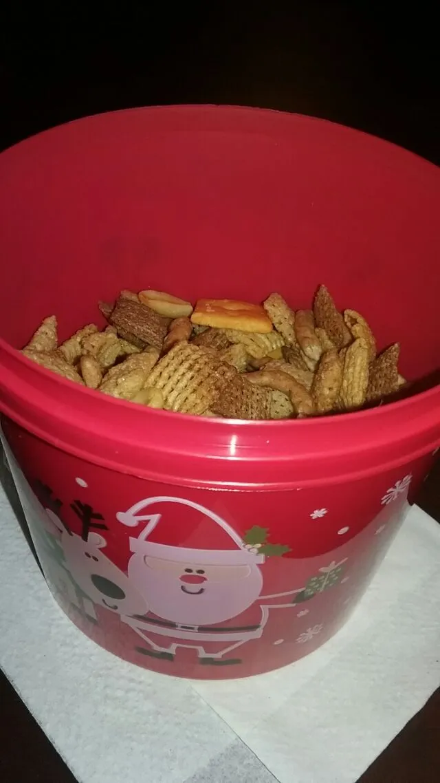 spicy chex mix.|Polly Gelfusoさん