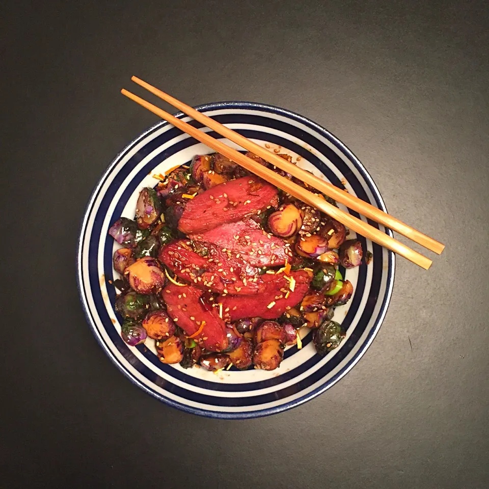 Purple brussels sprouts with spicy garlic yuzu sauce and smoked duck|Liesbeth Maliepaardさん