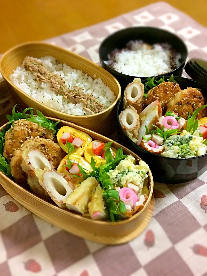 息子君 わたくし弁当🎶
とりつくね
玉子焼きポケット
ポテサラ
ちくわと蒲鉾の天ぷら
お花チーカマ|BooBooさん