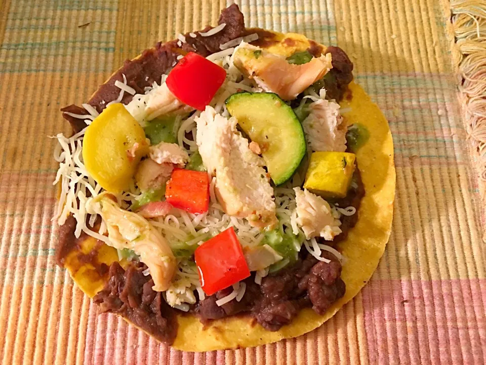 Chicken & Blackbean tostada with roasted zuchinni & red peppers and cilantro dressing|🌺IAnneさん