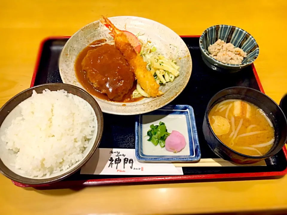 日替わり定食ハンバーグとエビフライ|ちびさん