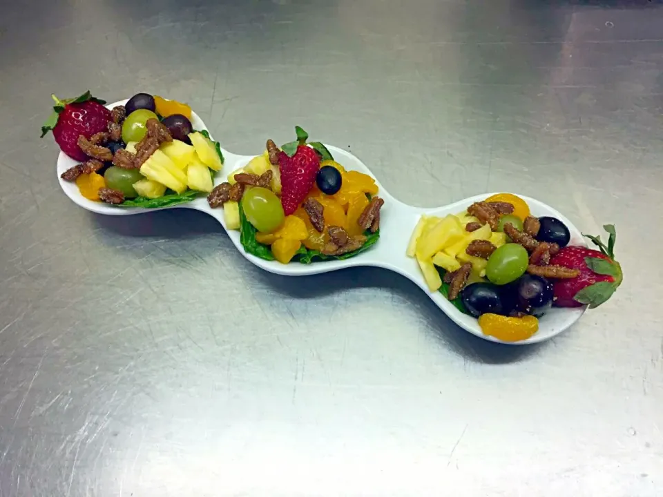 fruit salad with candied pecans.|Kenneth Flathersさん