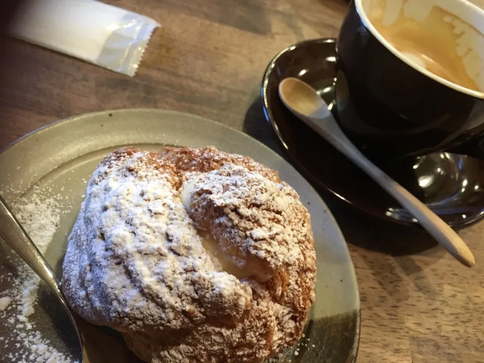 ラテアートとクッキーシュークリーム|大久保 掬恵さん