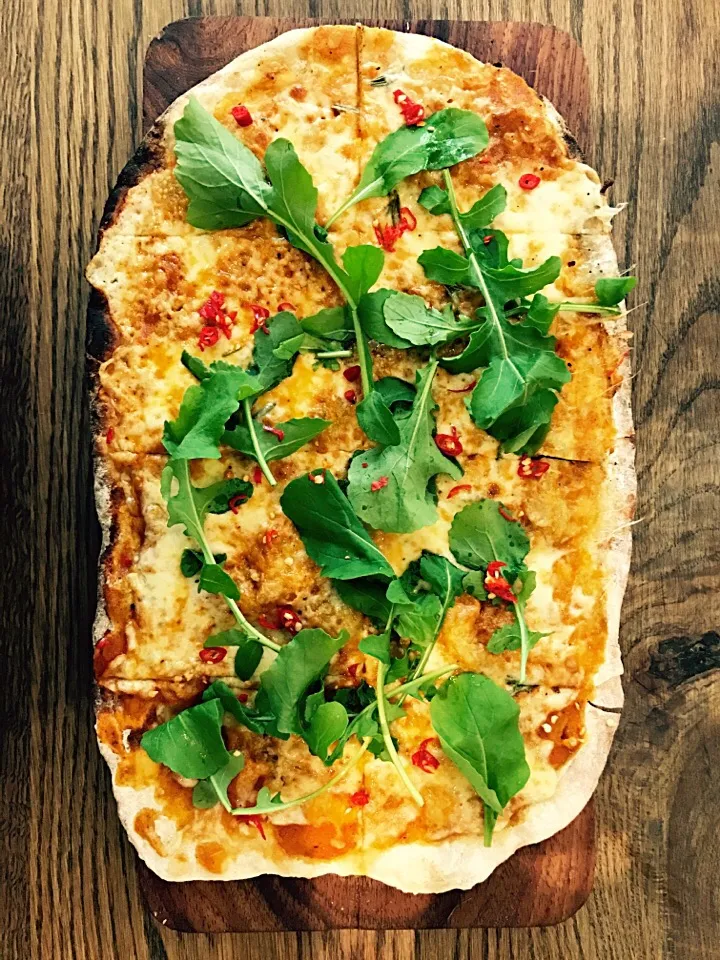 #Flatbread #garlic #rosemary #mozzarella #chilli #vegetarian @Rua|Sergio Lacuevaさん