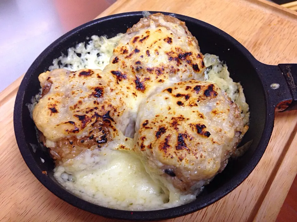 チキンラーメン御飯の焼きチーズおにぎり|inokocafeさん