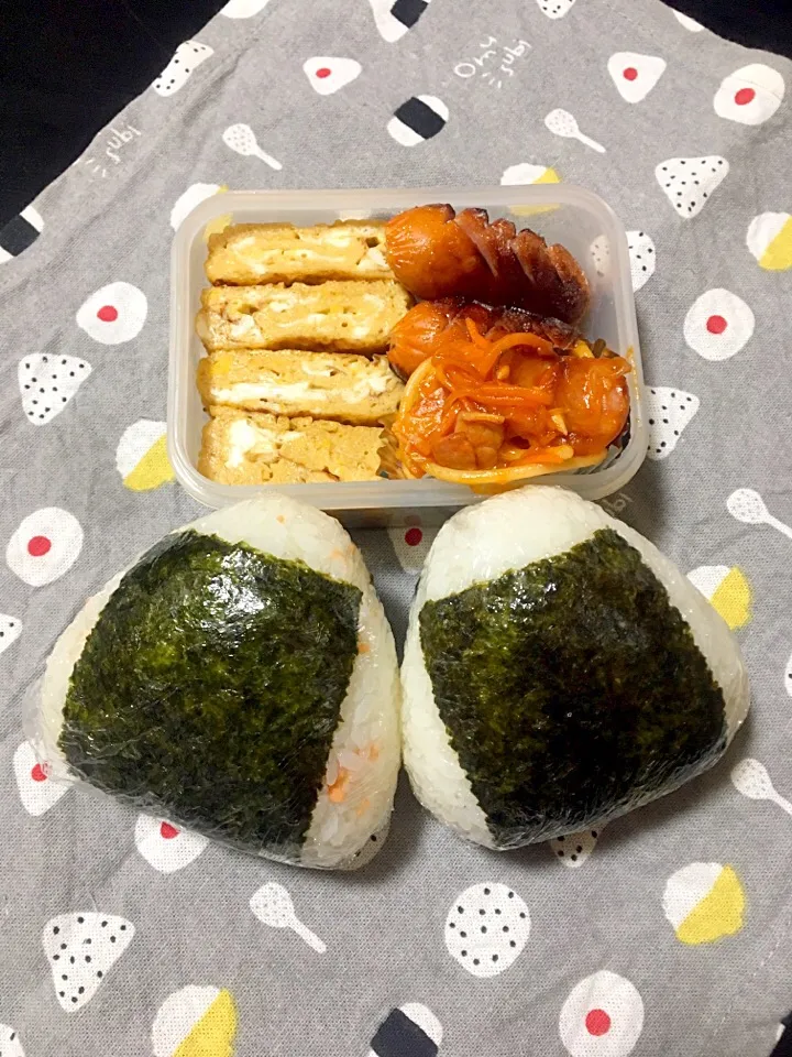 Snapdishの料理写真:おにぎり弁当(軽め)|にゃおさん