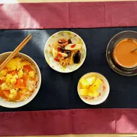 Breakfast: tomato egg noodle, pineapple, fried vegetable, Thai tea.|Liciaさん