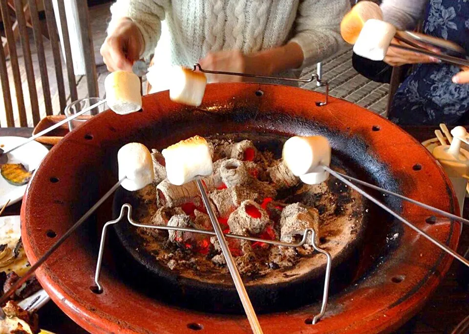 みんなで焼きマシュマロ〜😋🎶|ゆかりさん