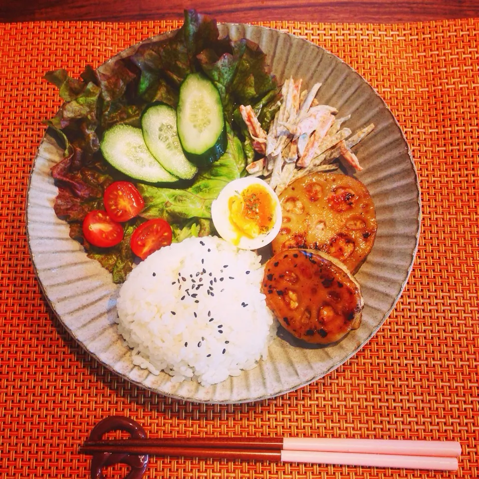 Snapdishの料理写真:蓮根のはさみ焼きとゴボウサラダの根菜プレート🥗😋✨|chiakiさん