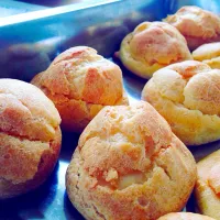 シュークリーム作ってみたよ😋
シュー生地で膨らみが良いのと悪いのがあったけど味の方は完璧だったよ👏😋
#シュークリーム#製菓#焼き菓子
#instagood|あおきさん