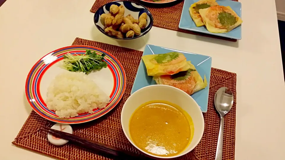 今日の夕食　無印の海老クリーミーカレー、トマトの春巻き、ゆで落花生|pinknari🐰🌈さん