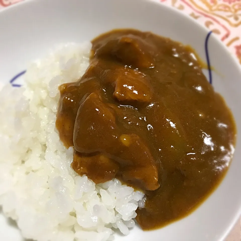 お向かいの家のチキンカレー
「片栗粉ある？」と聞かれて、持って行ったら、お返しに小鍋でお裾分けして頂きました！美味しい♡
外は氷点下５℃|venerdiさん