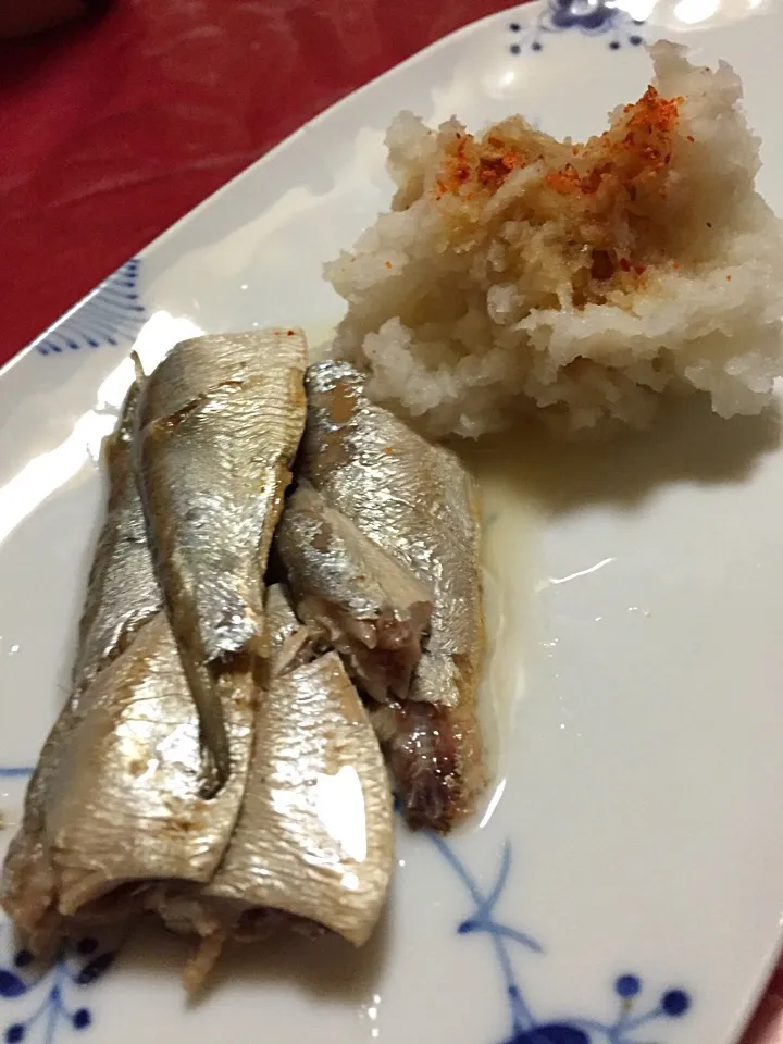 Snapdishの料理写真:オイルサーディンの辛味ダイコン添え|Nawaさん