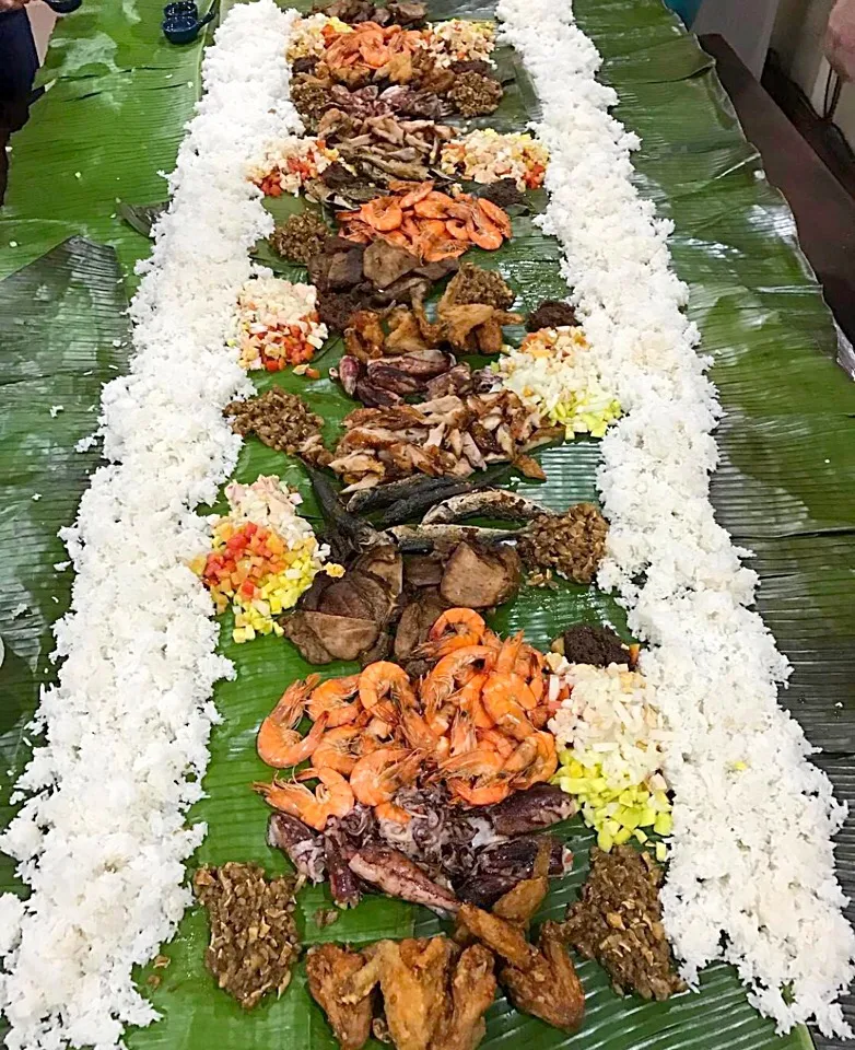 Filipino banana leaf feast or boodle fight🙌🏼 kamayan .|🌺IAnneさん