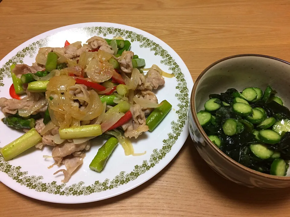 ・豚肉とアスパラのオイスターソース炒め
・胡瓜とワカメの酢味噌和え|Makiko Umedaさん