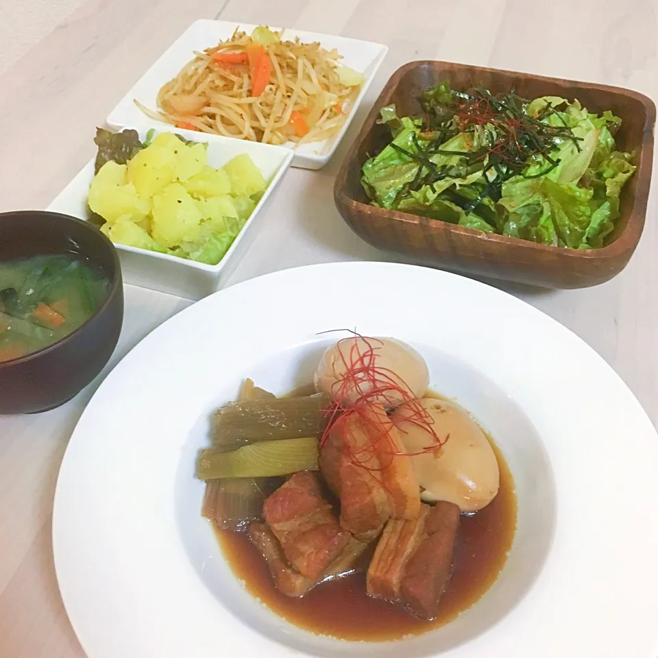 豚の角煮˙ᵕ˙♡チョレギサラダ
もやし炒め 大根のお味噌汁！|융태지ෆ⃛さん