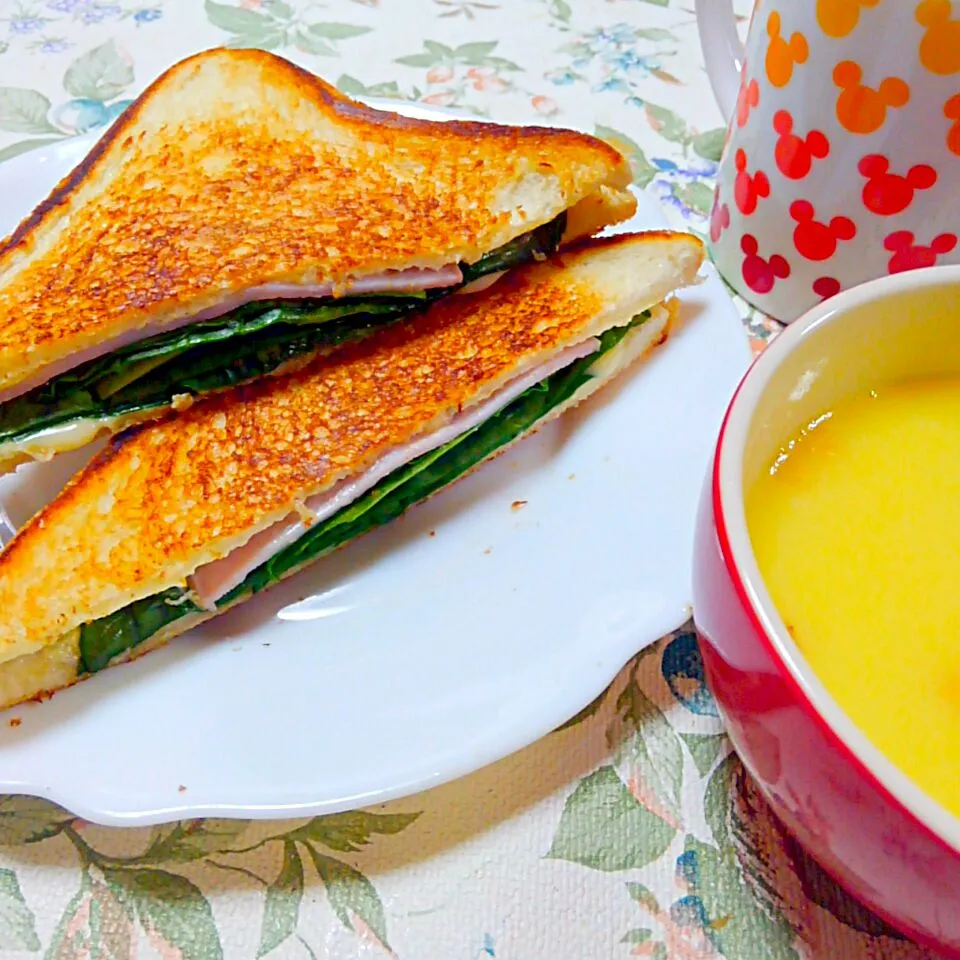 ほうれん草ハムチーズのパニーニ風ホットサンド|うたかた。さん