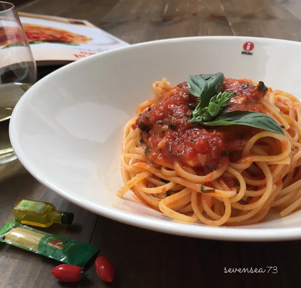 Spaghetti al pomodoro イーヴォ流トマトソースのスパゲッティ🍅ʕ-̼͡-ʔ#コズパス|七海さん