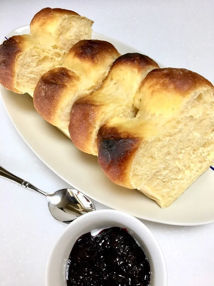 Sweet Breakfast Bread & Homemade Blackberry Jam|gonbenさん