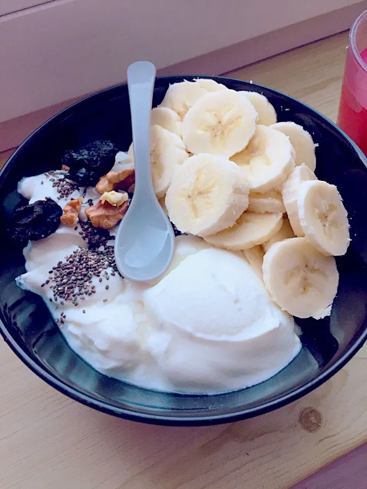 Sunday morning oat meal. #myoatmeal #oats #yogurt #banana|LucieFoodさん