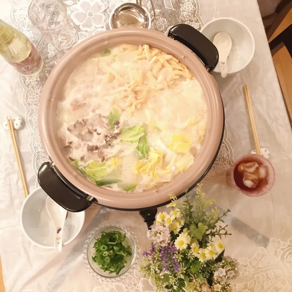 1/15❤︎とんこつ白湯ラーメン鍋晩ごはん❤︎
色がない食卓になってしまいました(^-^;。|Makinsさん