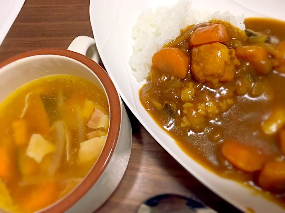 Snapdishの料理写真:肉団子入りカレー&野菜たっぷりスープ|♡あき♡さん