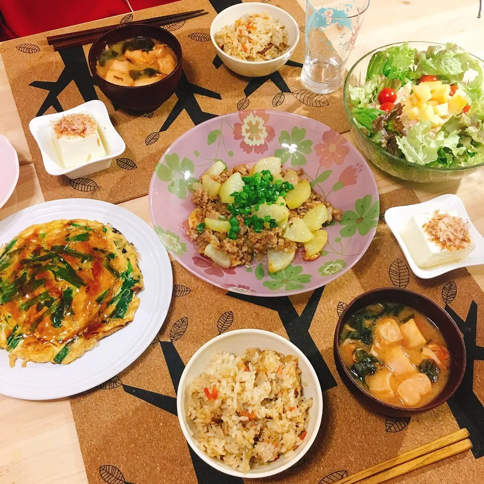 1月15日   夕ご飯 牛しぐれ炊き込みご飯 桜えびの味噌汁 ポテトサラダ 塩麹のひき肉と大根 ニラ玉|ゆんこさん