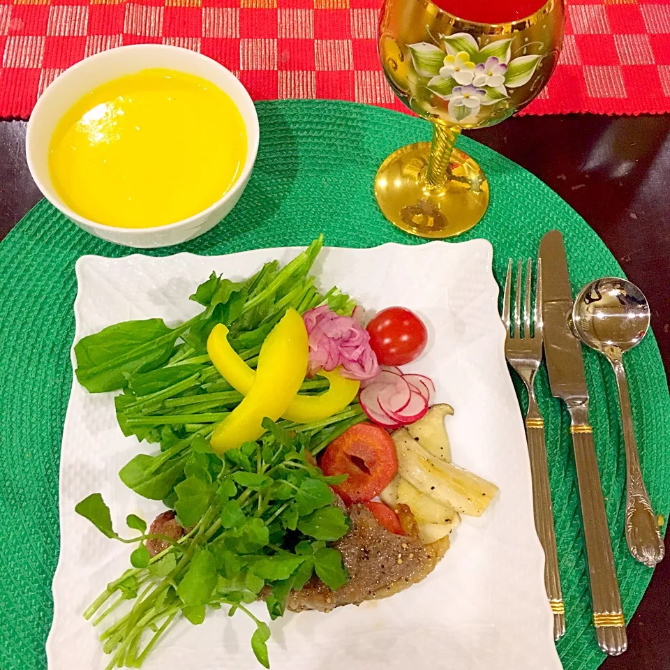 結婚記念日なのでステーキDinner✨
喜んでいるのは息子と夫😑|Seikoさん