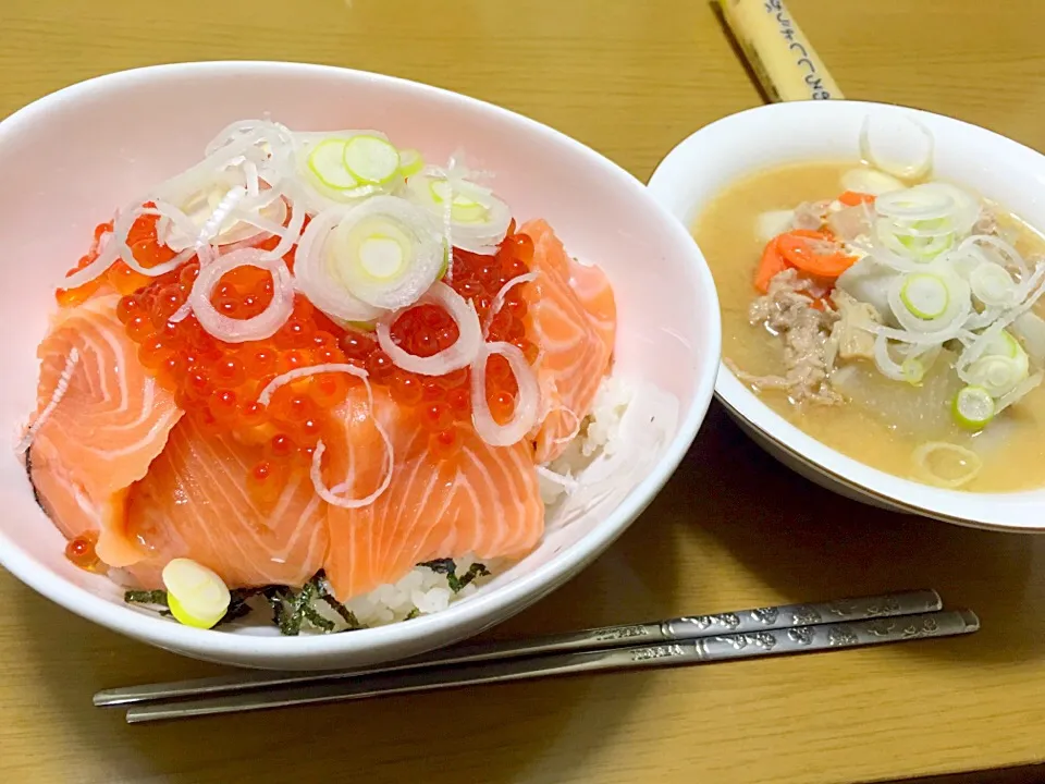 コストコのいくらとサーモンで親子丼|友美さん