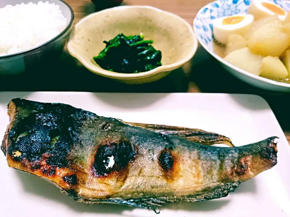 ・ホッケ（？）の醤油漬け焼き
・ほうれん草と焼き海苔のおひたし
・大根と卵の煮物|ようかんさん