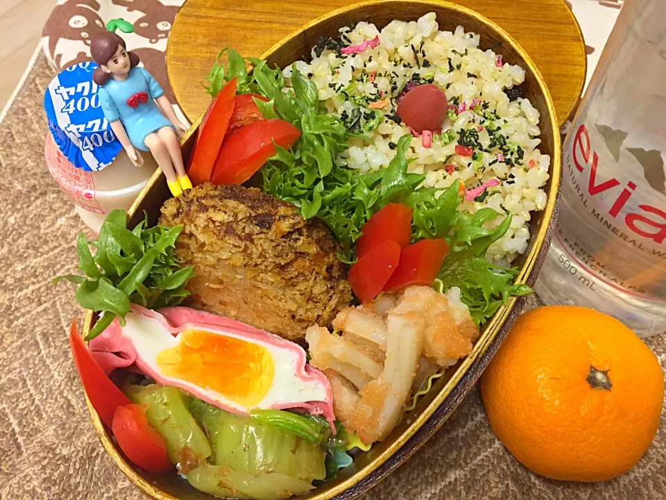 玄米ご飯&マグロメンチカツ&レンチンビアハム玉子&叩きレンコンのたらこ柚子胡椒和え&青梗菜の土佐和え&パプリカ、みかんのダーリンお弁当♪

#弁当 #フチ子 #今日からまたダーリンのみお弁当復活|桃実さん