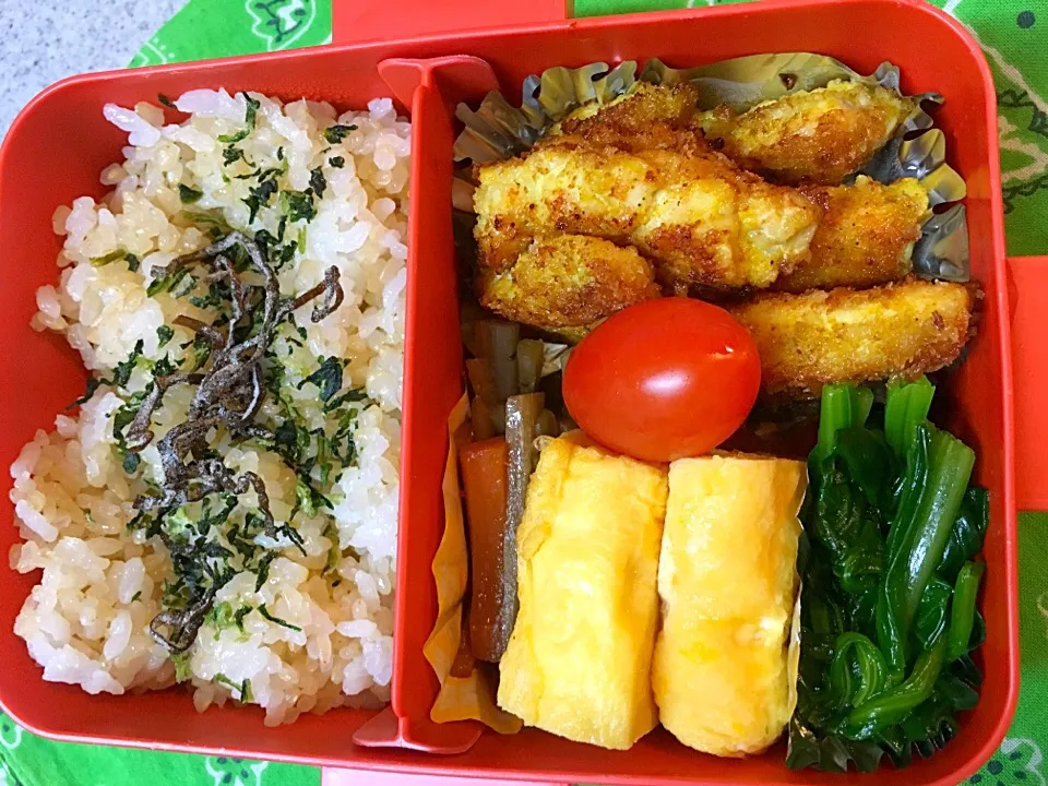 Snapdishの料理写真:1/16☆鶏肉カレーパン粉焼き弁当☆〜胸肉だけどね(๑˃̵ᴗ˂̵)〜きんぴら、ほうれん草の和風ドレ和え、だし巻き卵、トマト|Satokoさん