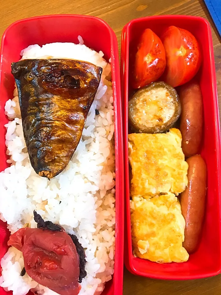 Snapdishの料理写真:今日のお弁当#自家製梅干し#塩焼きサバ#シャウエッセン#はなひめトマト #シイタケのマヨ焼き#カニ入り卵焼き|料理家めーらさん