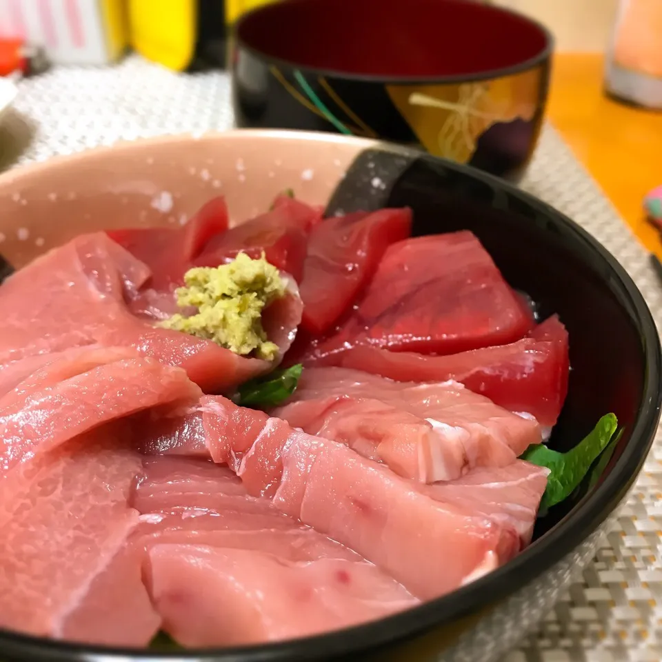 Snapdishの料理写真:残ったお刺身で次の日はマグロ丼🍴青森マグロ🐟大トロ🍣中トロ🍣赤身🍣|川村大作さん