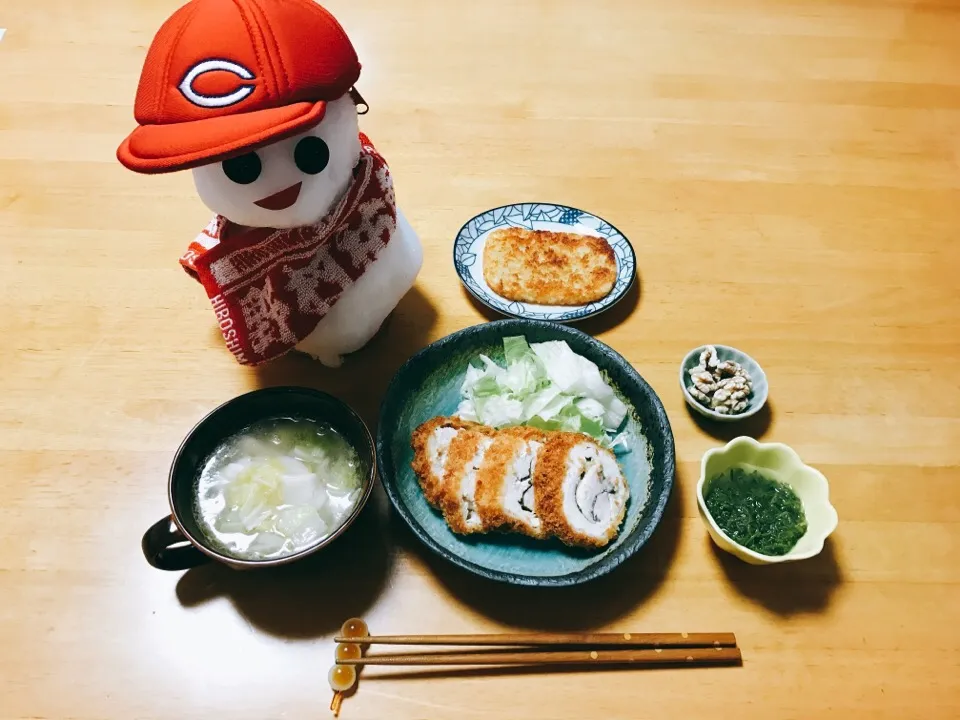 夕ごはん
ロールチキン
白菜と水餃子のスープ|ちゃみこさん