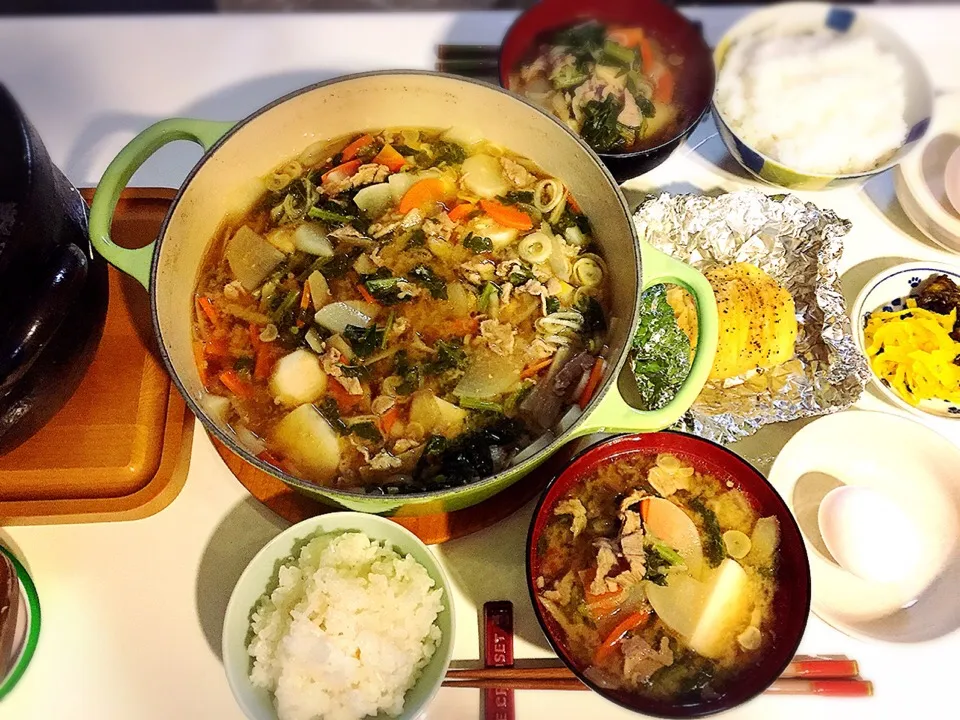 土鍋ご飯🍚と豚汁。土鍋ご飯はこの後卵かけご飯になりました。|nokorinさん