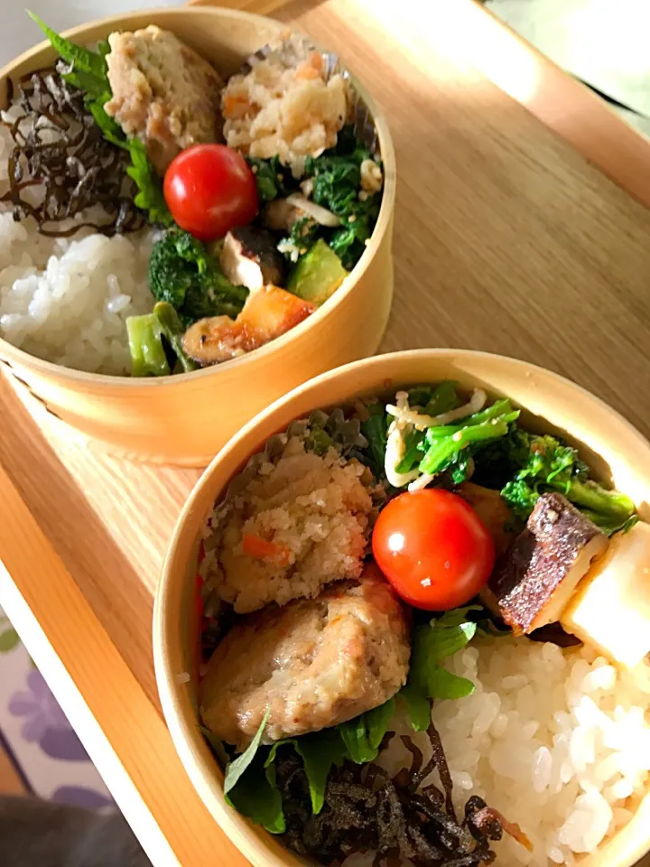 今日の夫婦弁当🍱
緑率多い😅
ホタテ椎茸ブロッコリーの味噌マヨ炒め
豆腐ハンバーグ、小松菜エノキの胡麻和え、卯の花🤗🎶|5ネコママさん