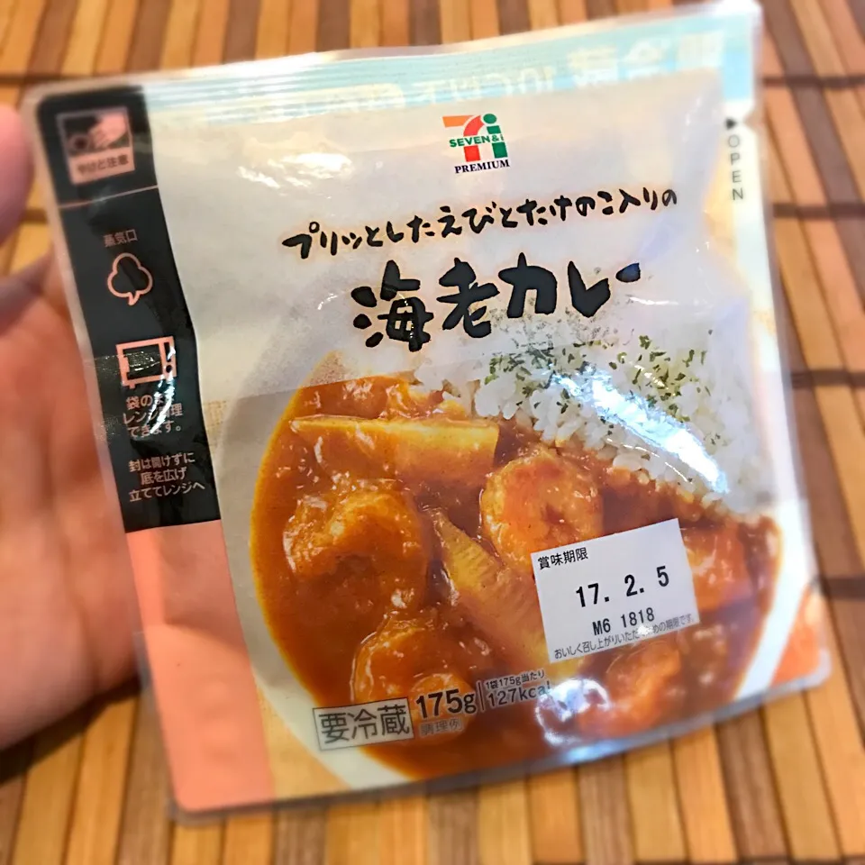 Snapdishの料理写真:【1年1000カレー】1月12日 プリッしたえびとたけのこ入り 海老カレー／セブンイレブン【No.74/1,000】|かれぇ☆はんたぁさん