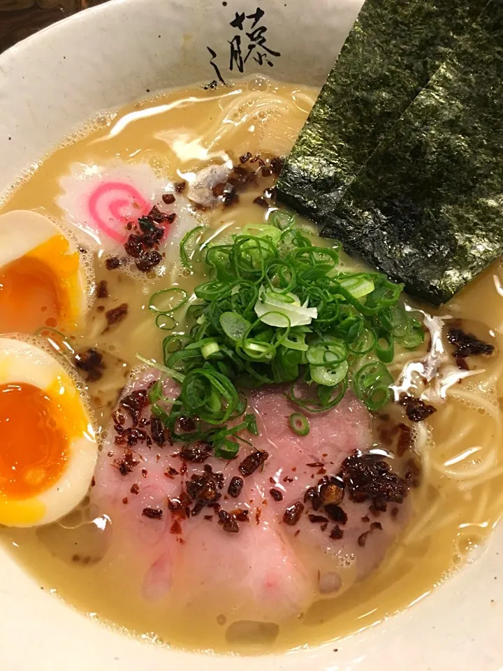 Snapdishの料理写真:濃厚鶏白湯味玉ラーメン大盛|vhjさん