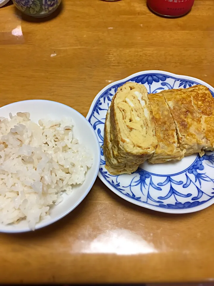 だし巻き玉子と麦入りご飯|ミシャさん