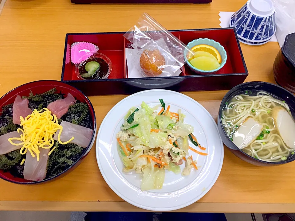 海ぶどう丼と豆腐チャンプルー|ゆきさん