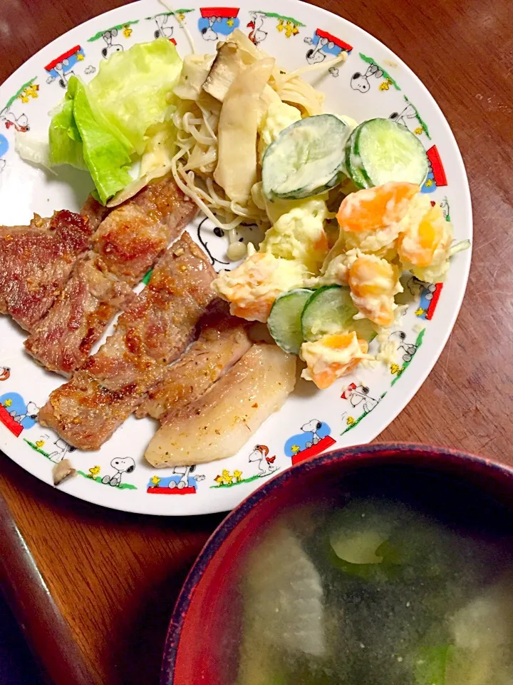 豚テキ  キノコ炒め🍄  ポテトサラダ  味噌汁|掛谷節子さん