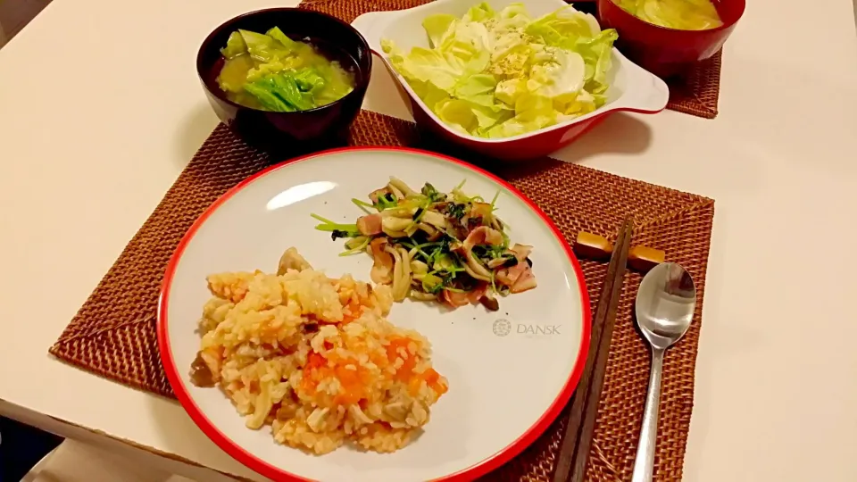 Snapdishの料理写真:今日の夕食　トマトの白だし炊き込みご飯、豆苗の塩麹炒め、キャベツの味噌汁、塩キャベツ|pinknari🐰🌈さん