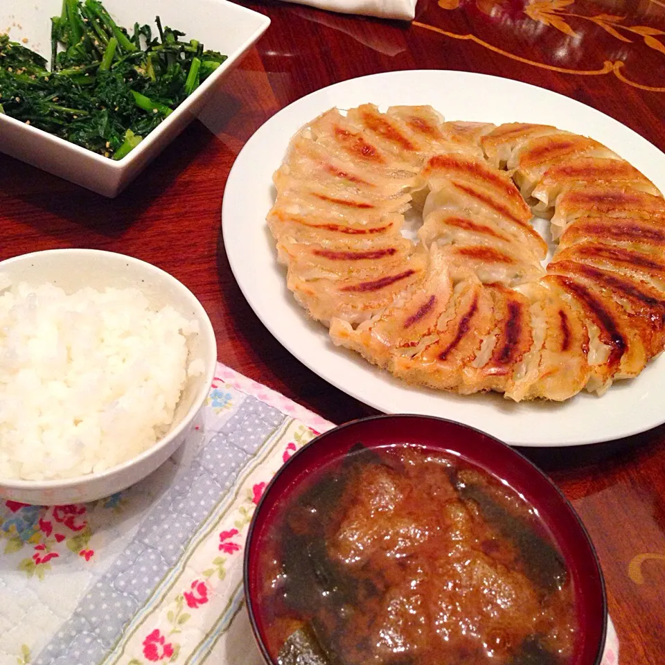 Snapdishの料理写真:今日の晩御飯(๑´ڡ`๑)
焼き餃子|ちゃたままさん