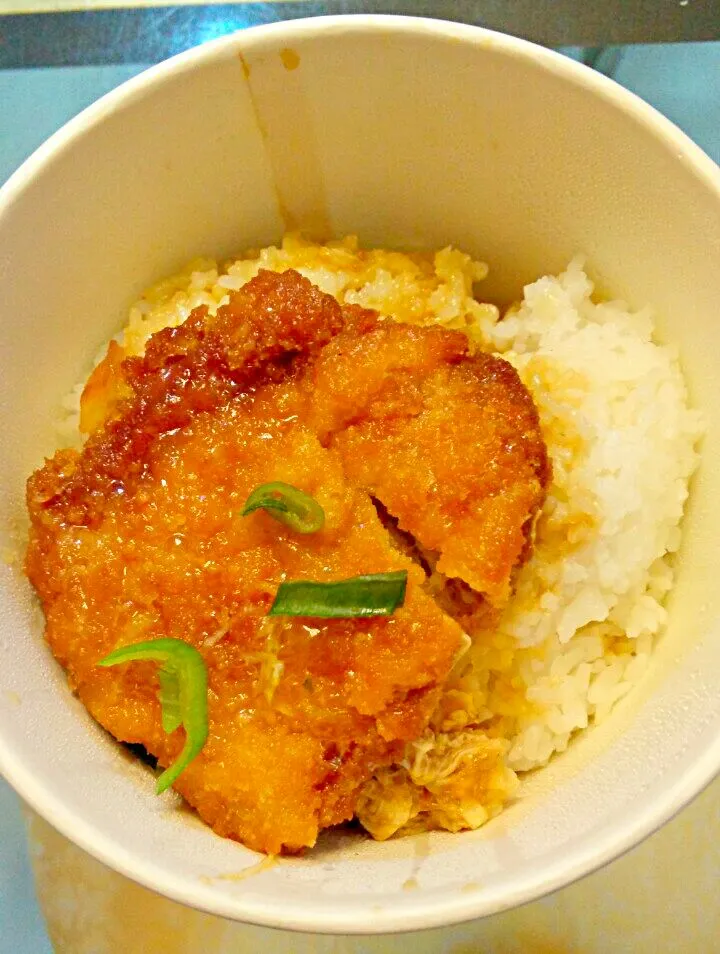 Pork katsudon|Mariano Ngさん