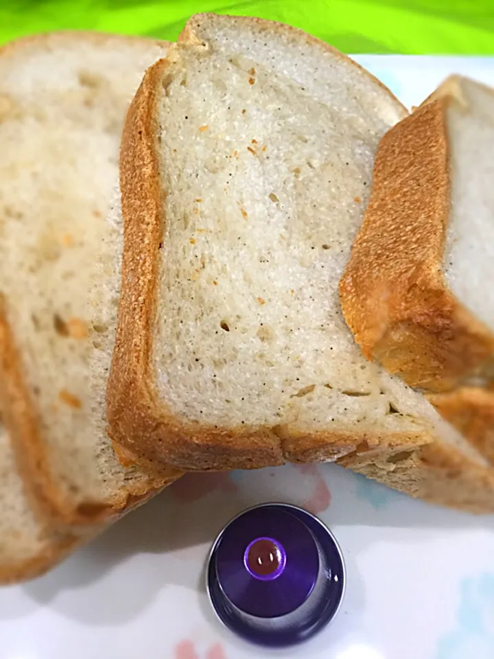 ネスプレッソを(カフェインレス)
入れた食パンHB🍞 抽出後の粉も
少し使用|おさとちゃんさん