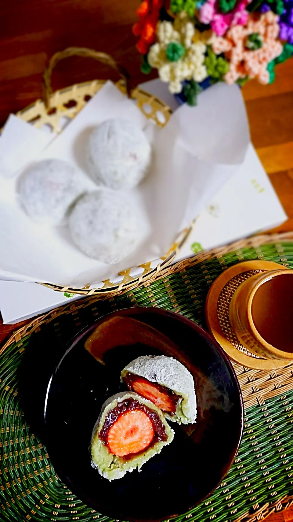 Snapdishの料理写真:イチゴを  たくさん頂いたので  抹茶いちご大福作りました。🍓|くーにゃんさん