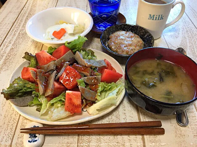 今日の男飯(＞人＜;)朝ごはんバージョン♬
黒はんぺんサラダand味噌汁and納豆andピクルスヨーグルト♬
(ご飯たくの忘れてました(๑>◡<๑))|ひーちゃんさん