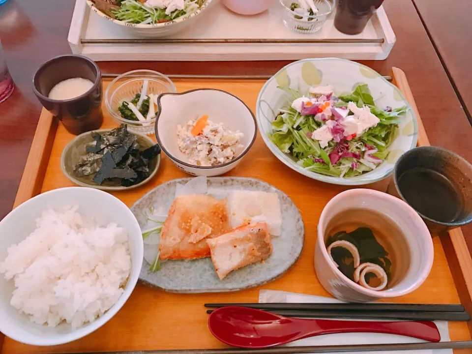 日替わり昼ごはん
サーモンの唐揚げ
さつま芋の白和え|ちゃみこさん